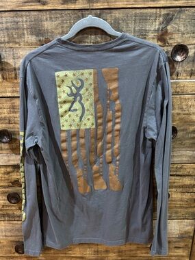 NWOT Browning Long-Sleeve Graphic Tee in Charcoal with Tan and Pale Yellow Print